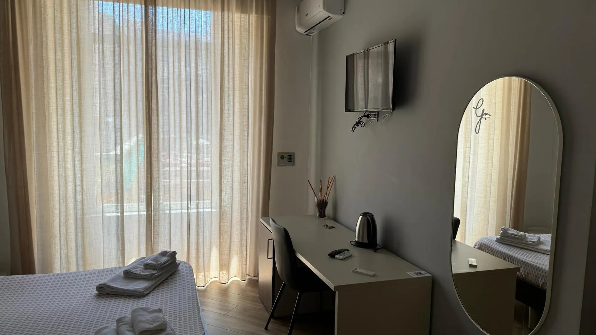 Rooms Garibaldi Naples